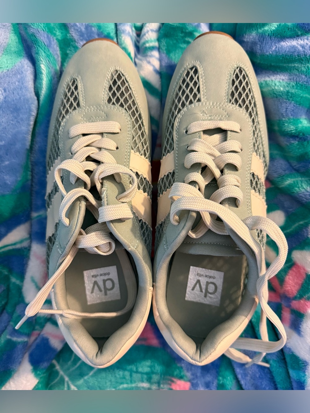 DV by Dolce Vita Light Green and Cream Mesh Lace-Up Sneakers New